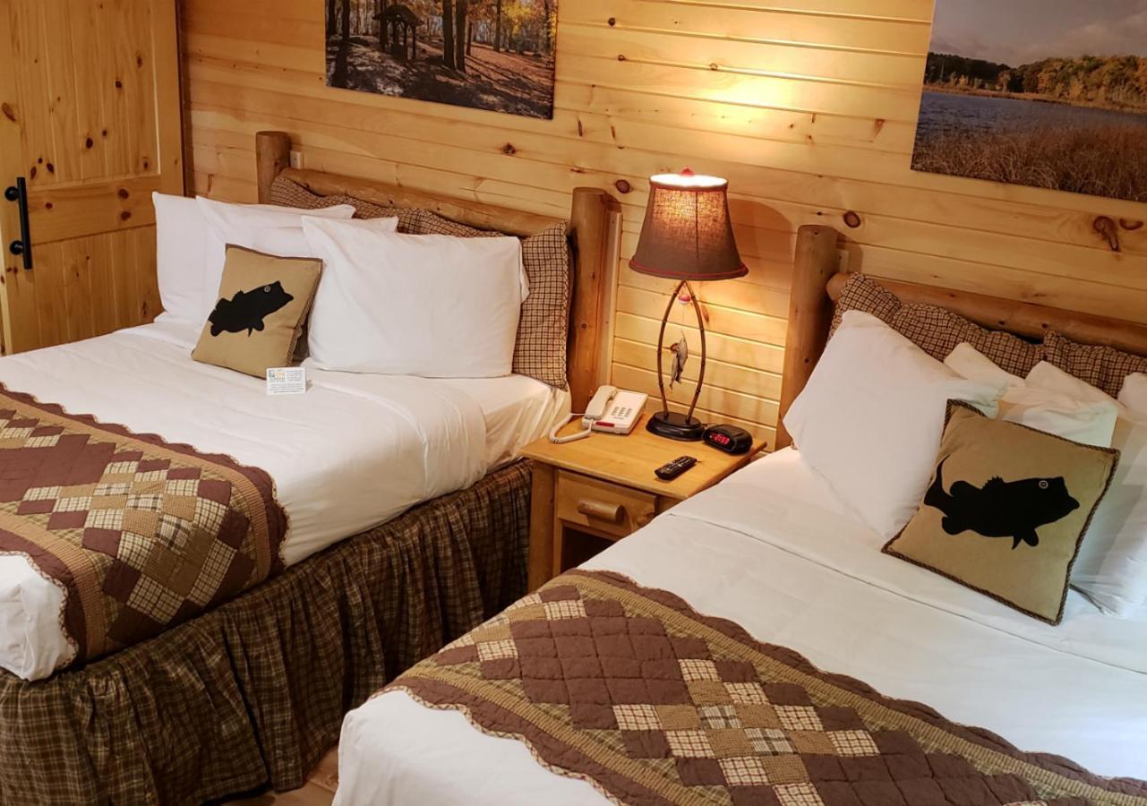 Potawatomi Inn & Cabins Ангола Стая снимка