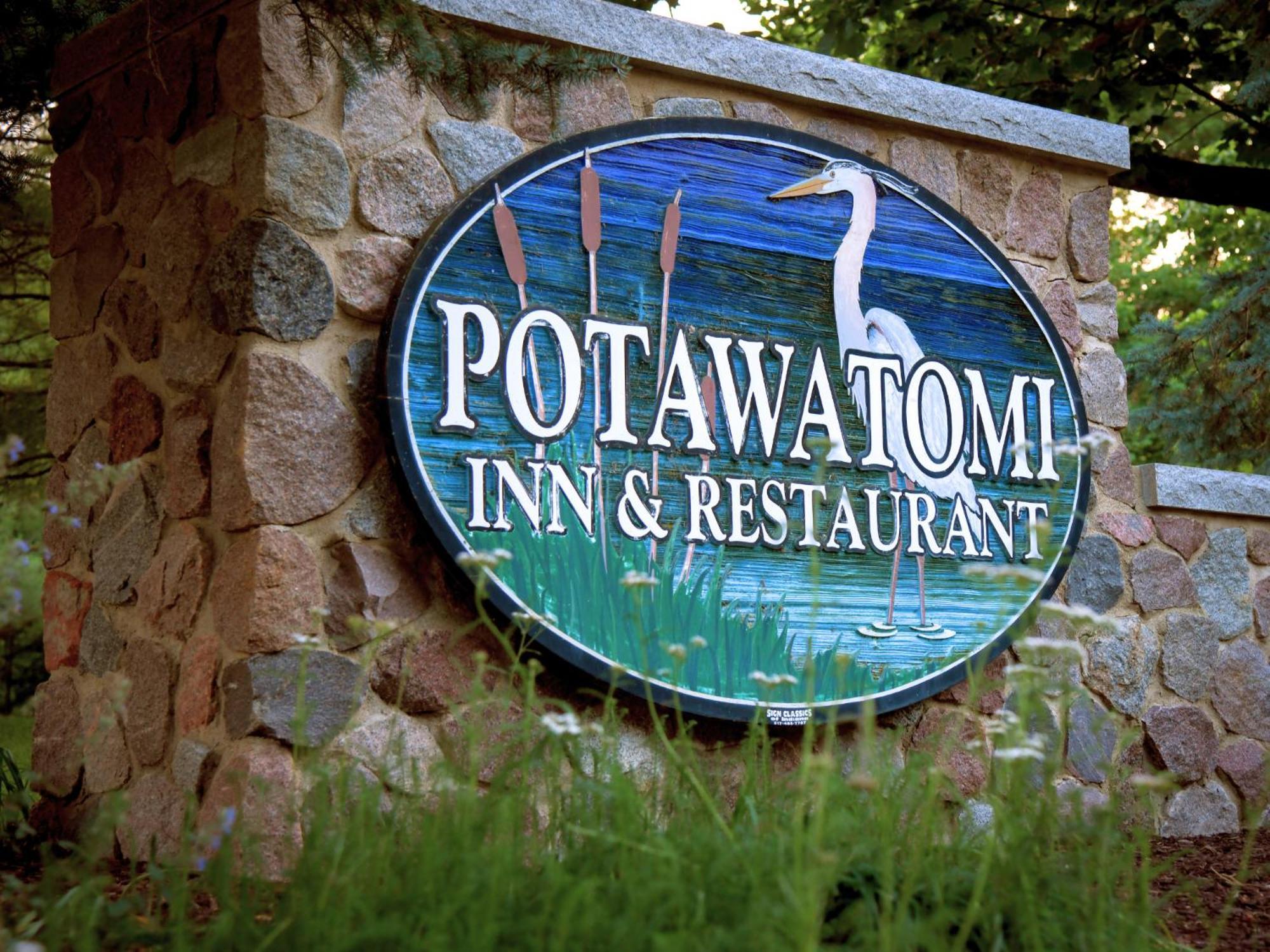 Potawatomi Inn & Cabins Ангола Екстериор снимка