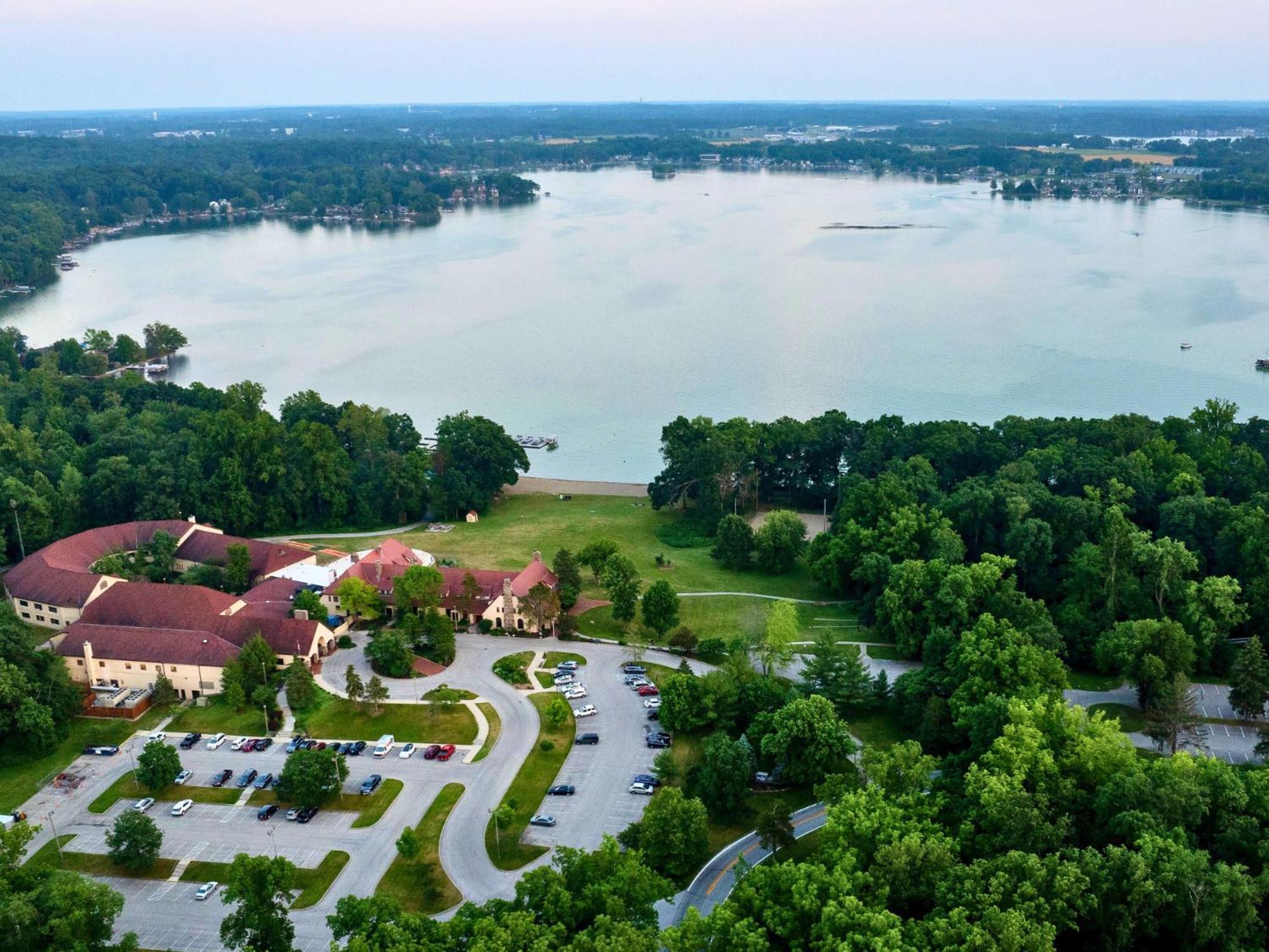 Potawatomi Inn & Cabins Ангола Екстериор снимка