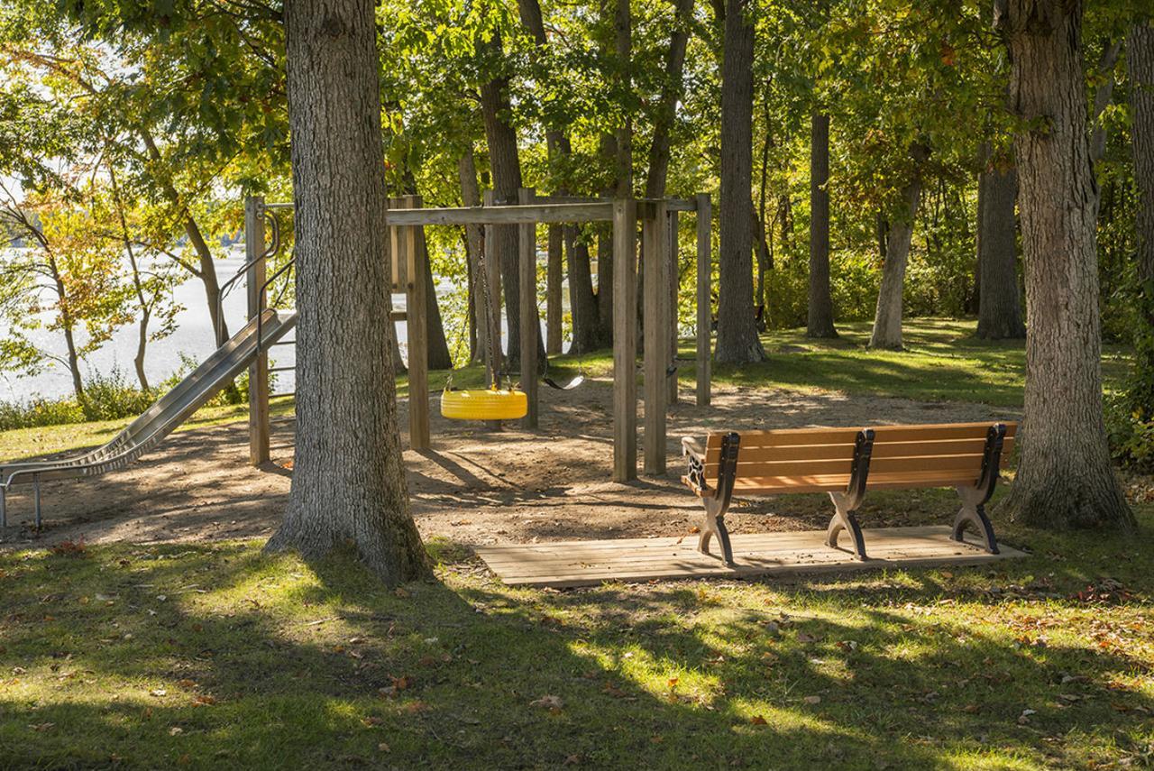 Potawatomi Inn & Cabins Ангола Екстериор снимка