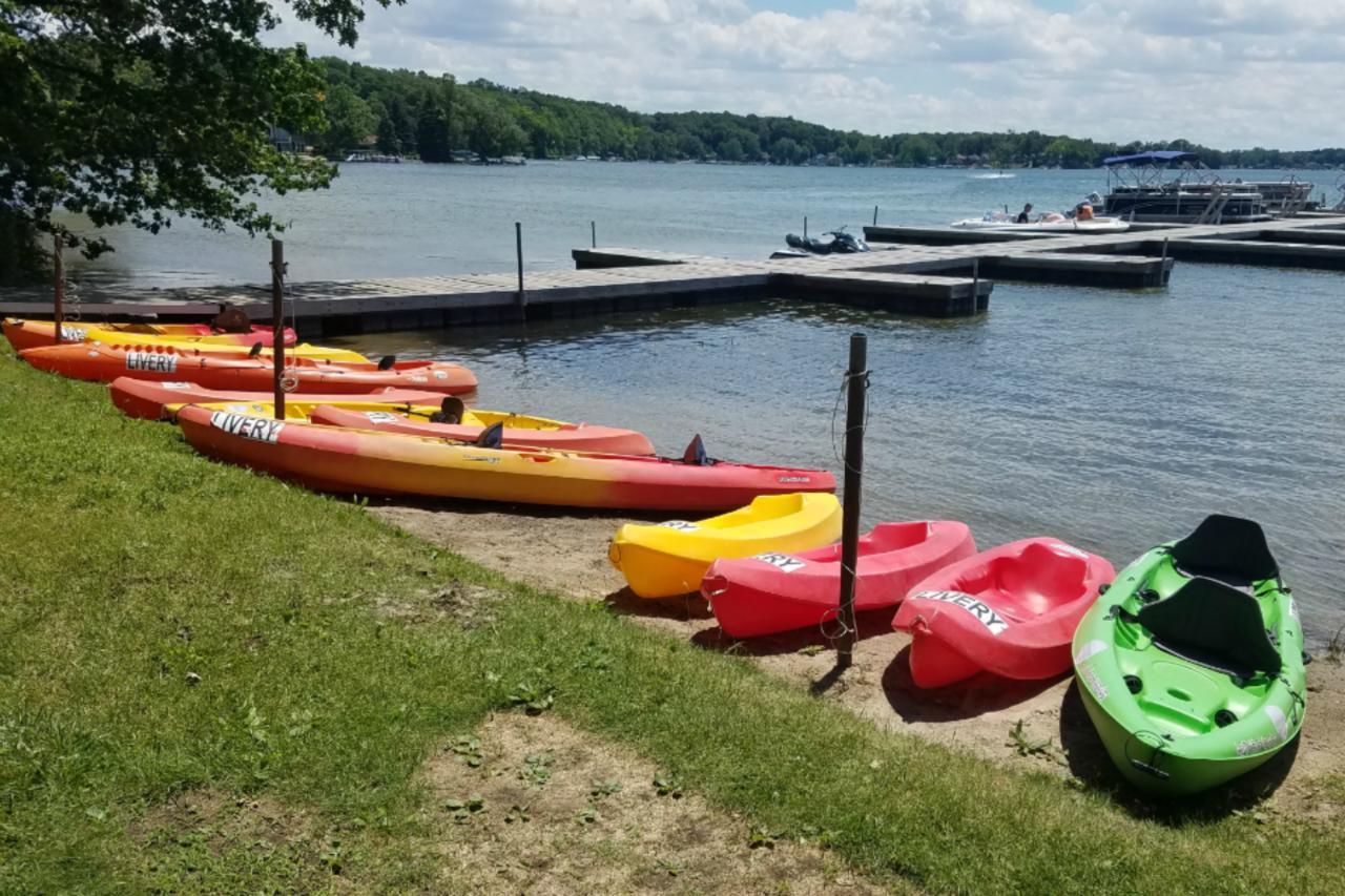 Potawatomi Inn & Cabins Ангола Екстериор снимка